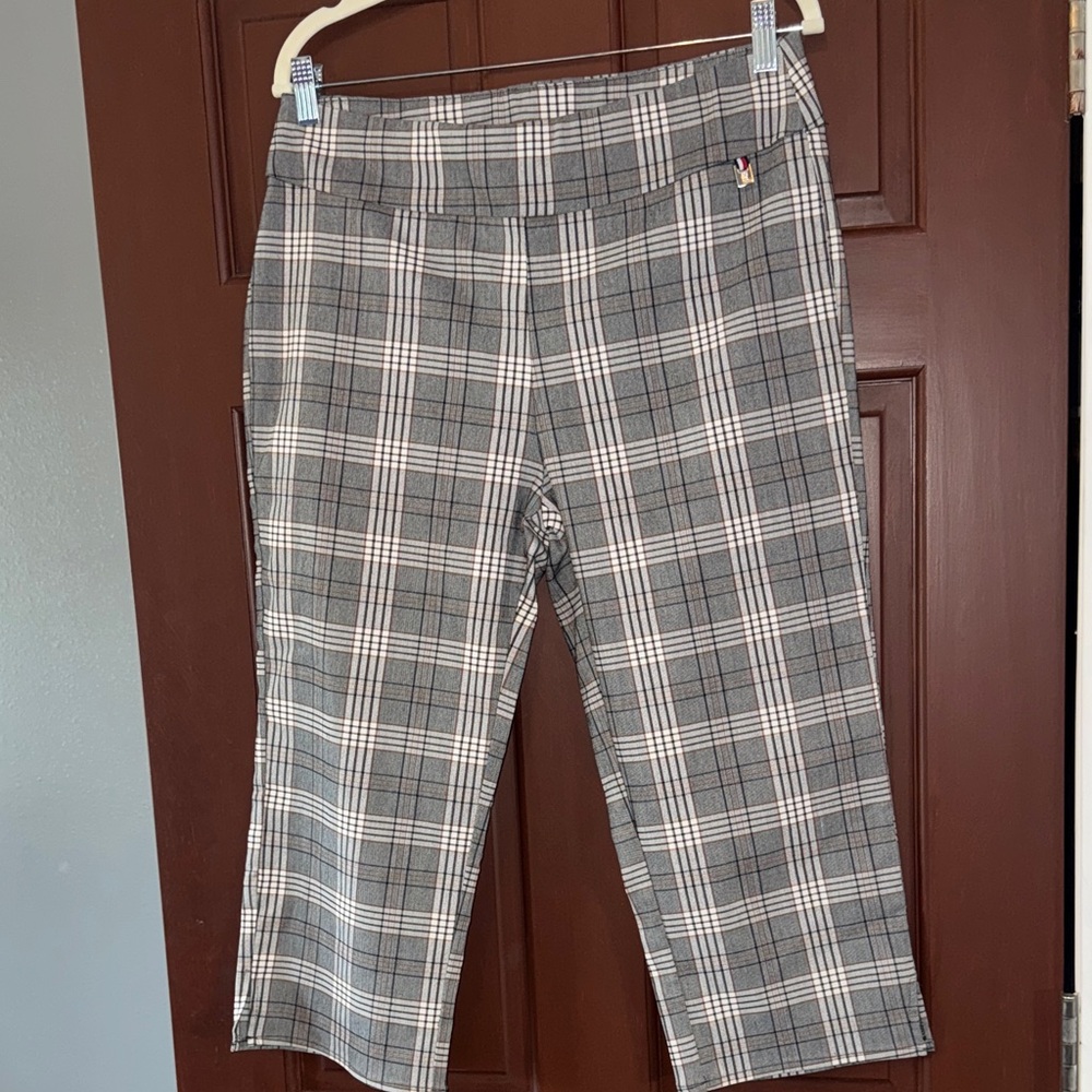 Plaid Tommy Hilfiger Capris!